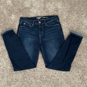 Denizen by Levi Modern Skinny Jeans in size 6